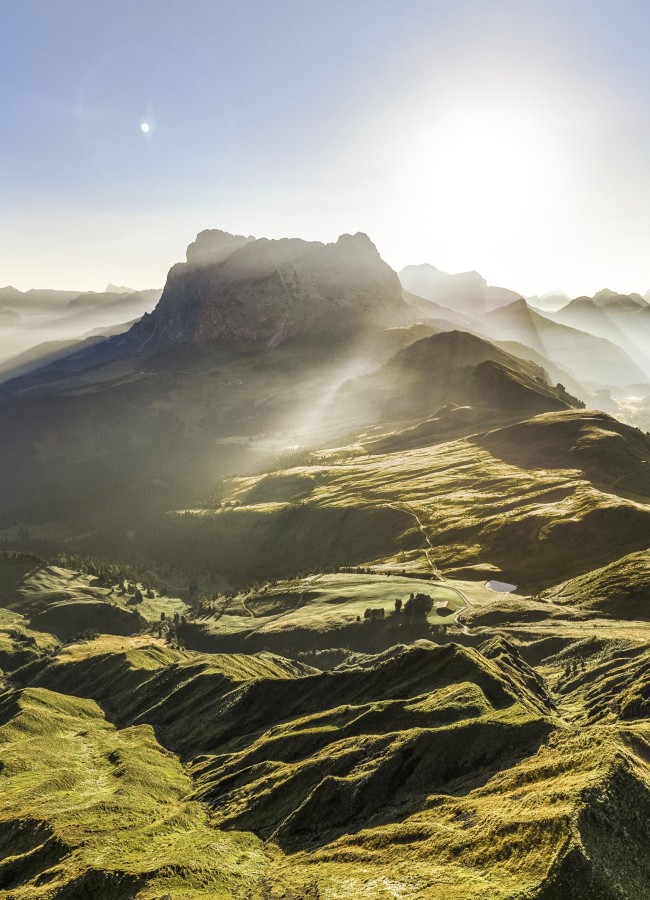 Molignon Seiser Alm | Panoramic view of Lang and Plattkofel: Unique impressions of the Seiser Alm The picture shows the Sassolungo and Sassopiatto from the air.